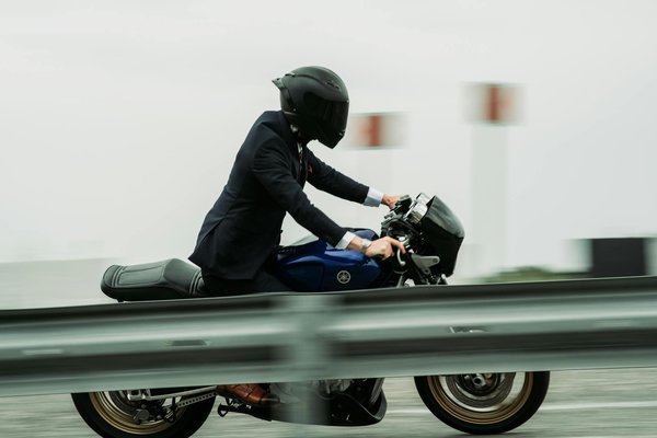 Roulez en Confiance : Les Meilleurs Équipements et Comportements pour une Sécurité Maximale sur Vespa